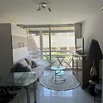 Superbe Climatise Sur Le Port De Hyères
